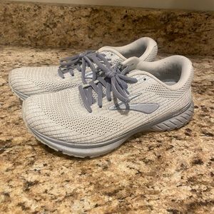 Brooks Revel size 8